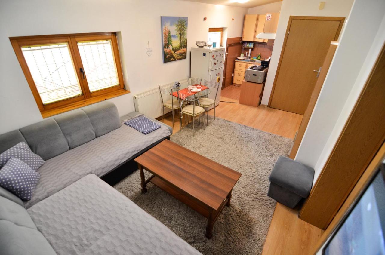 Blacksmith Apartment + Free Private Parking SJJ Eksteriør billede